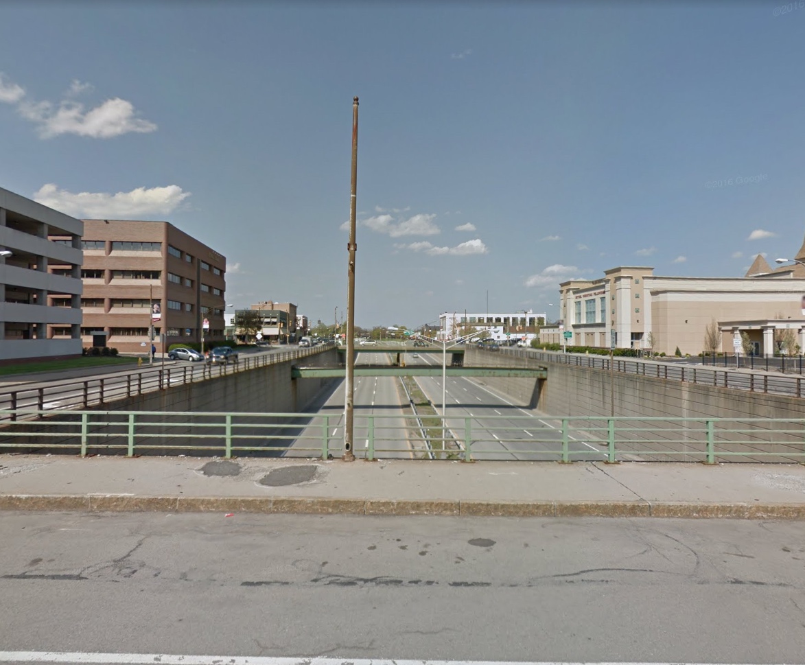 The sunken inner loop highway, before being filled (2007, Source: Google Maps)