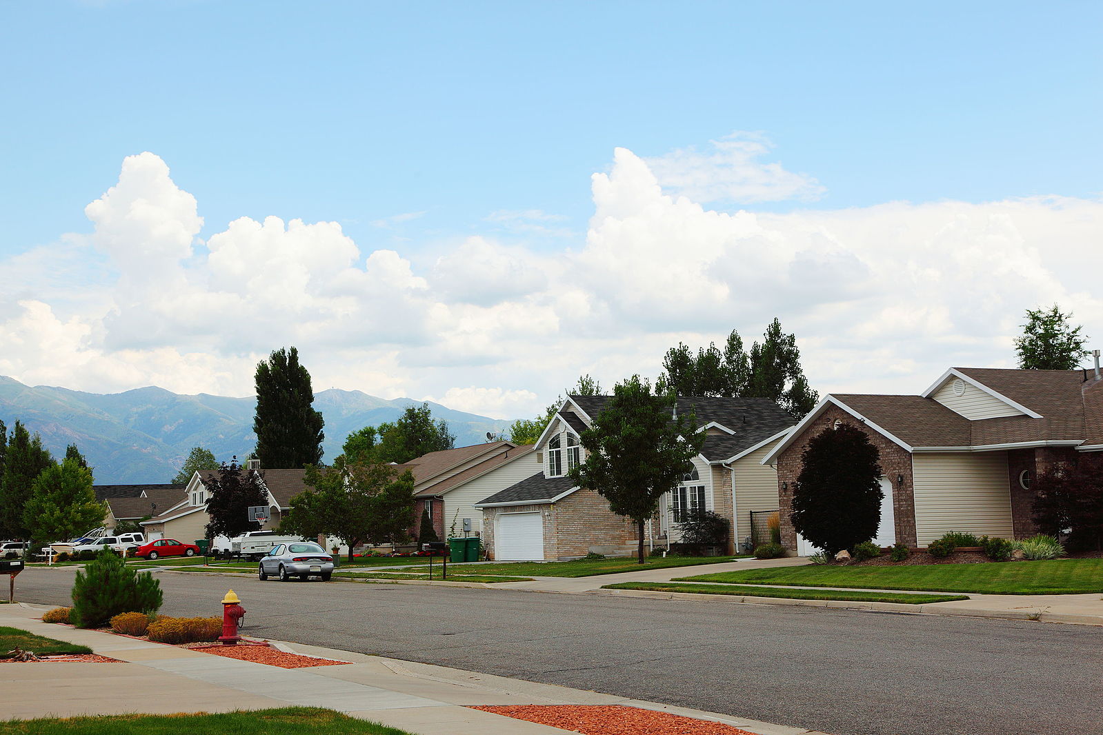 Suburban neighborhood in Layton, UT (Source: Pink Sherbet Photography )