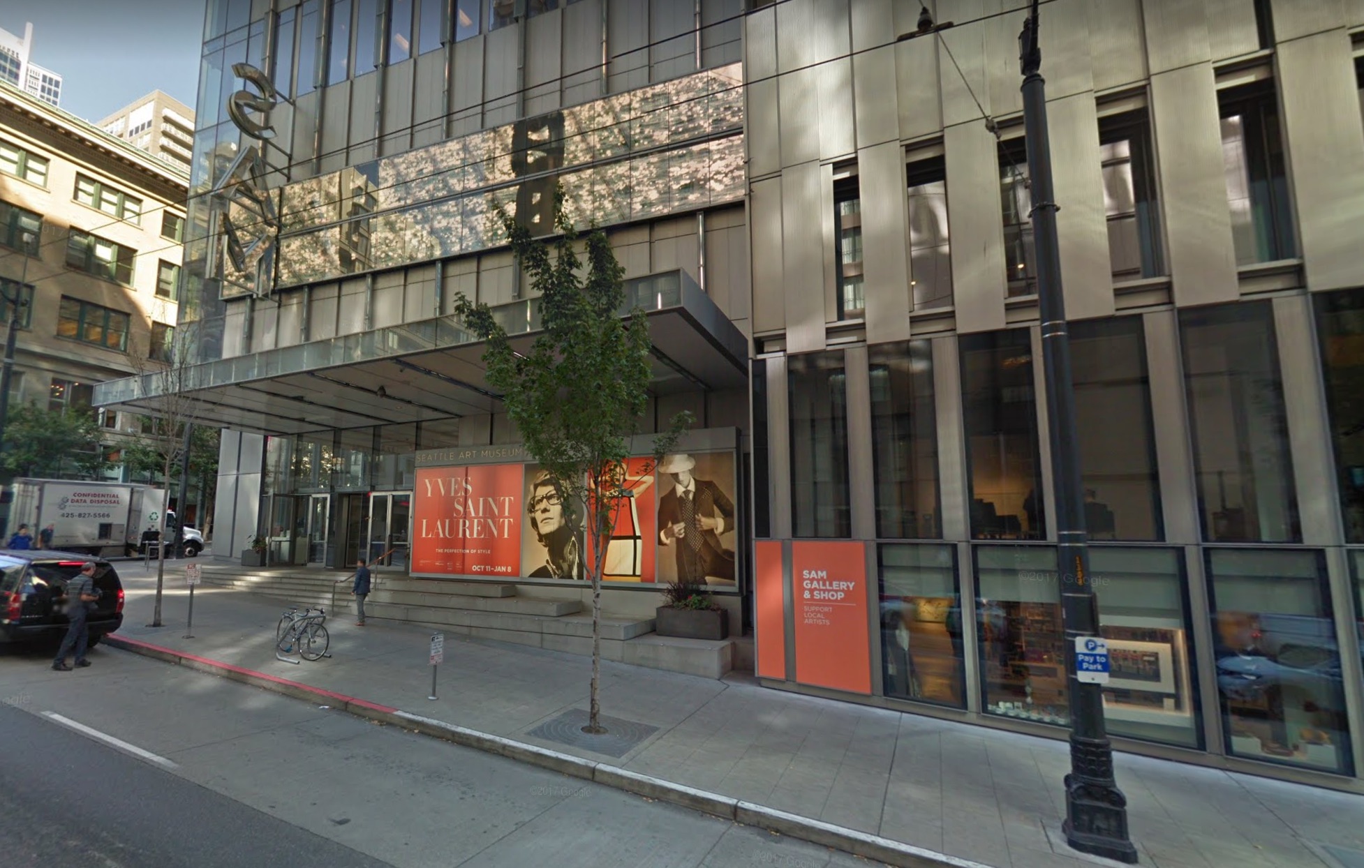  The Seattle Art Museum does a nice job of seamlessly connecting with the street through windows and an inviting, clear entrance. (Source: Google Earth) 