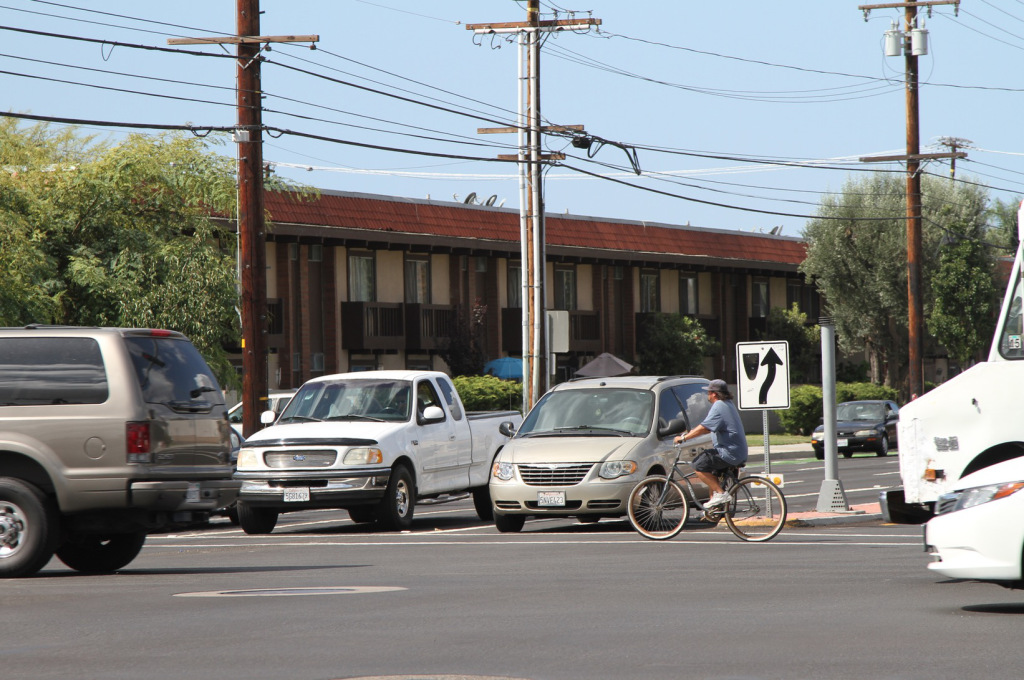 35bikingbusystroad.jpg