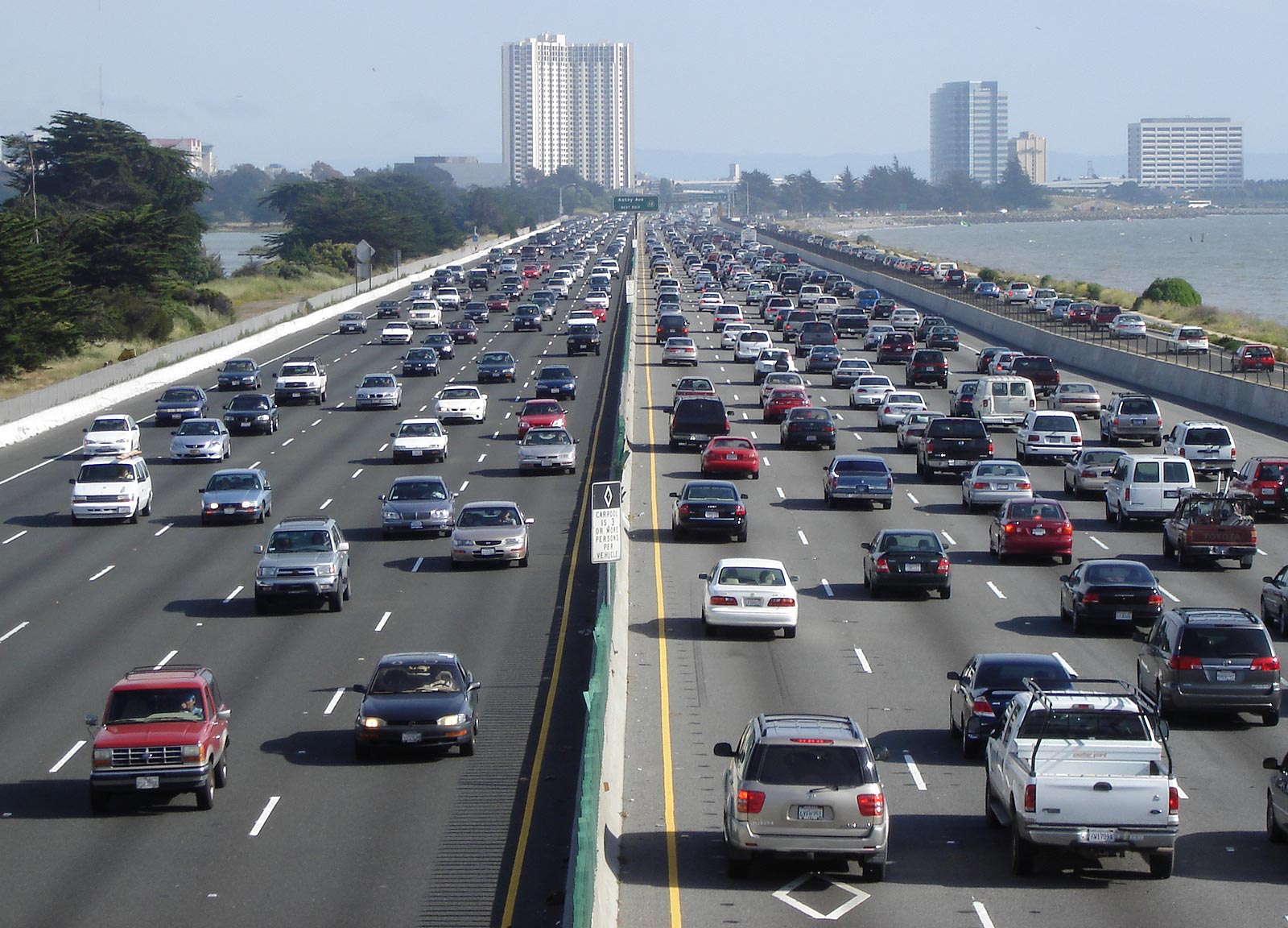 I-80 near Berkeley, CA. Isn’t this big enough? Demand says no, but good sense says there’s got to be a reasonable alternative to “bigger”. (Source: https://en.wikipedia.org/wiki/Traffic )