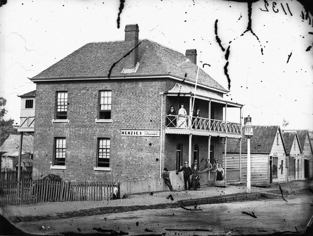 Rooming houses like these are mostly only found in old photographs today. (Source: State Library of Queensland )