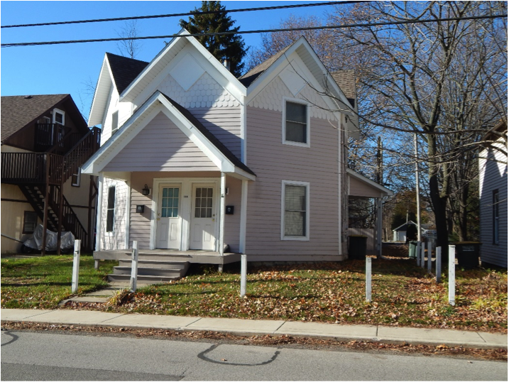 A unique octagon-shaped house in Hilltop