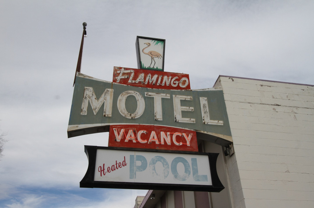 6old-motel-sign.jpg