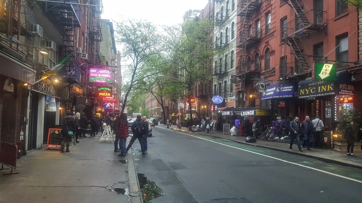 Macdougal St in Greenwich Village, New York. Chaotic and vibrant, with everything you need is close by. This is a Complete Neighbourhood.