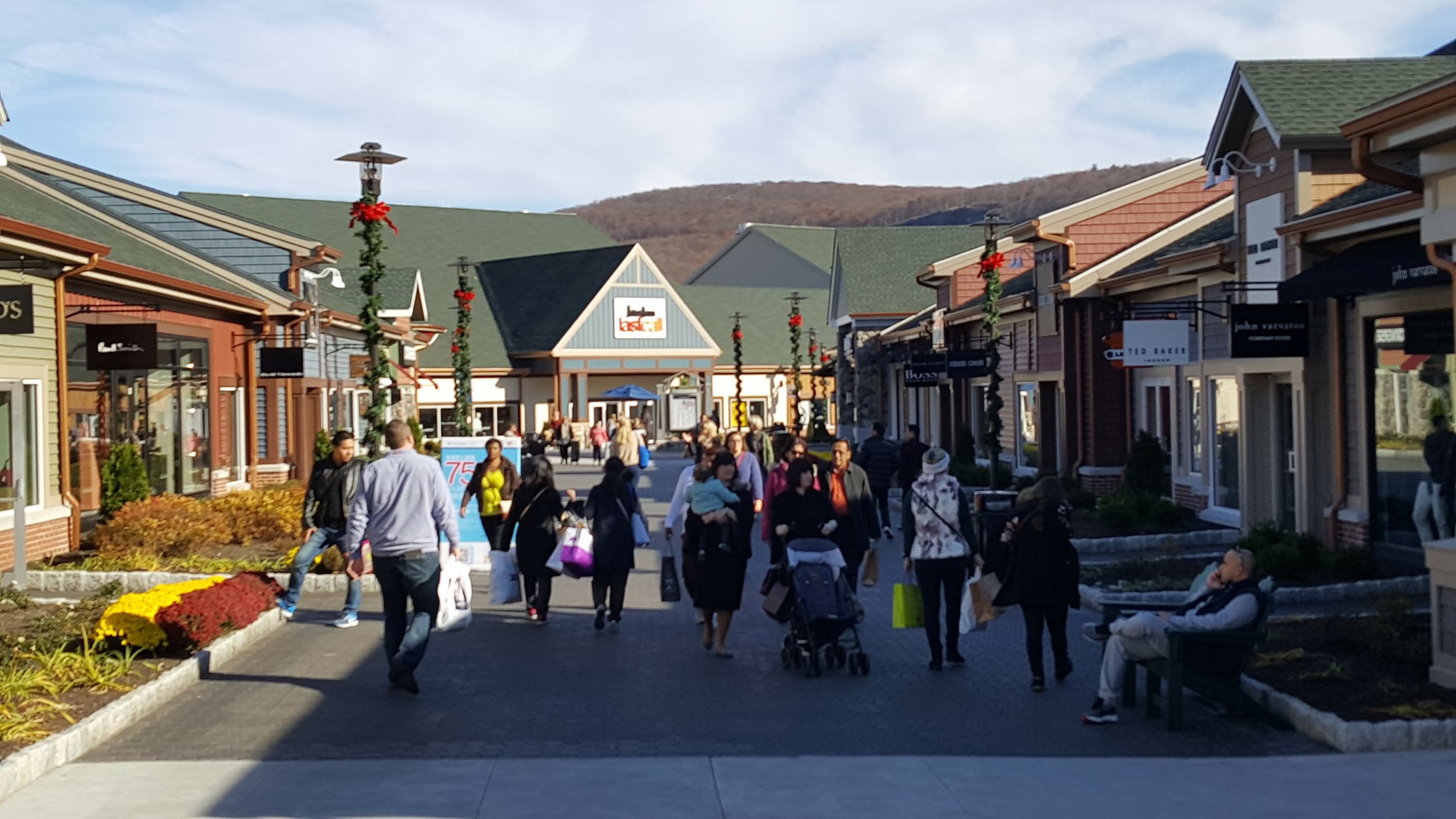 Woodbury Commons, an outlet mall in Central Valley, New York. A retail one-trick pony, but why can't we adopt this pattern and build a Complete Neighborhood instead? (Source: Andrew Price)
