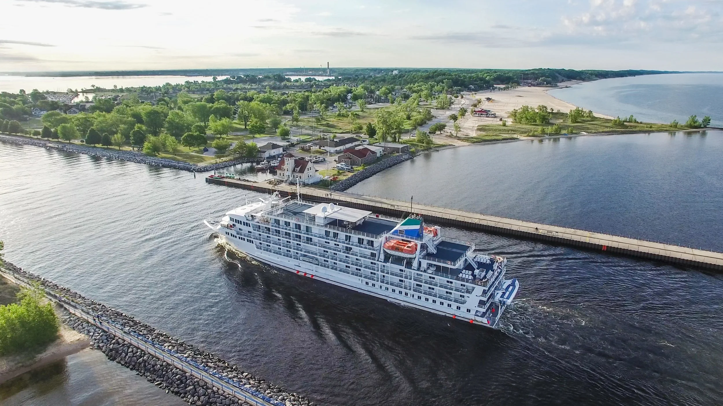 Cruise Ships-min.jpg
