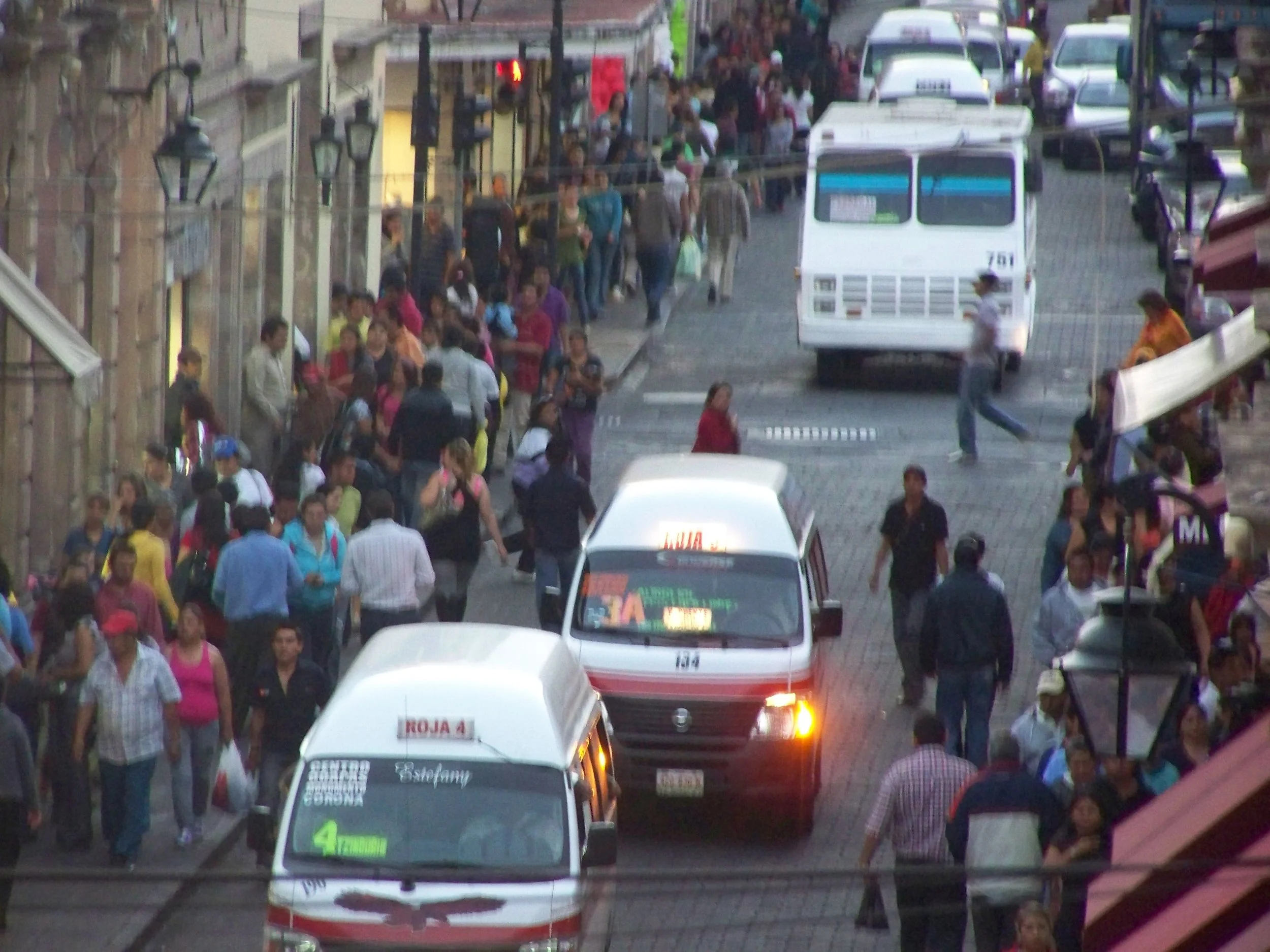 PICTURE 3 calle en el centro de Morelia-min.jpg