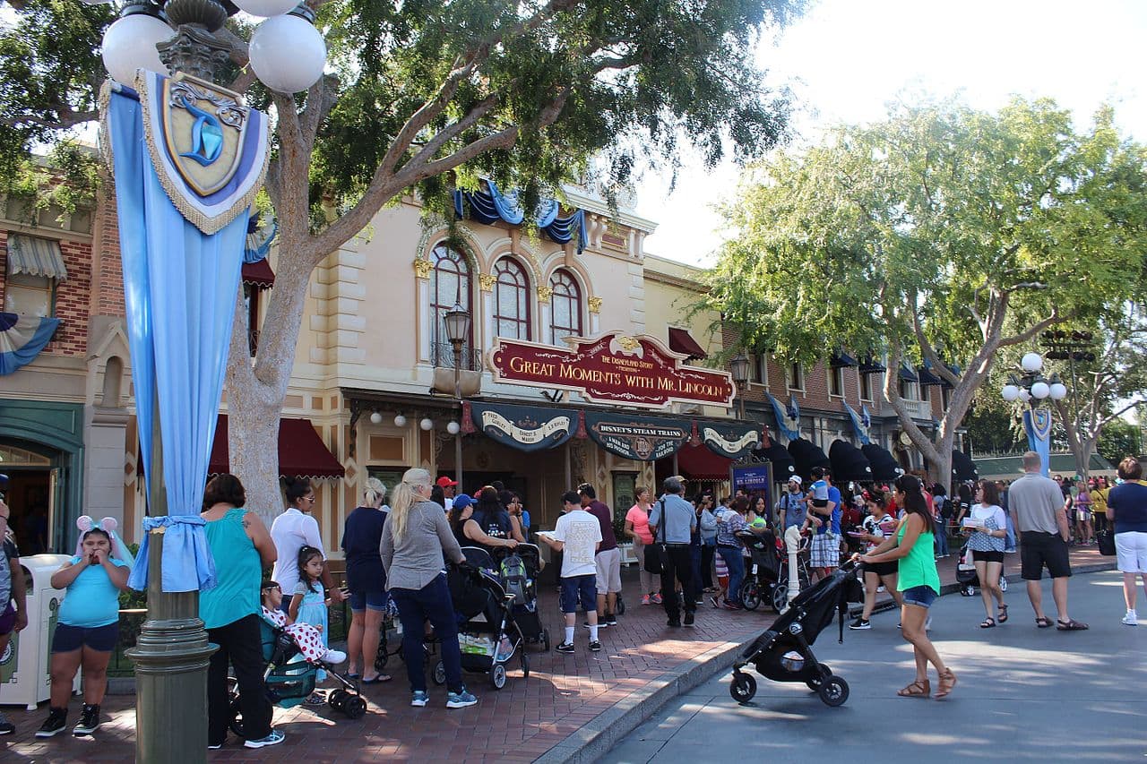Disney's Main Street USA (Source: Theme Park Tourist)