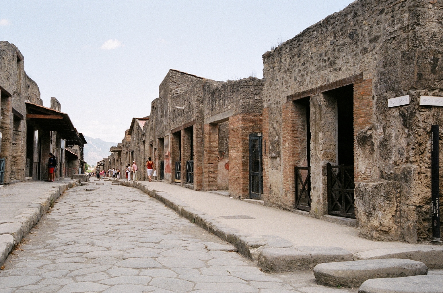 Pompeii shopping street (Source: Flickr via Creative Commons License)