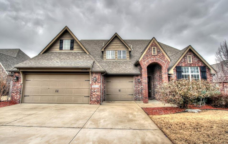 Garage doors turn a blind eye to the street. (Photo from Zillow.com)