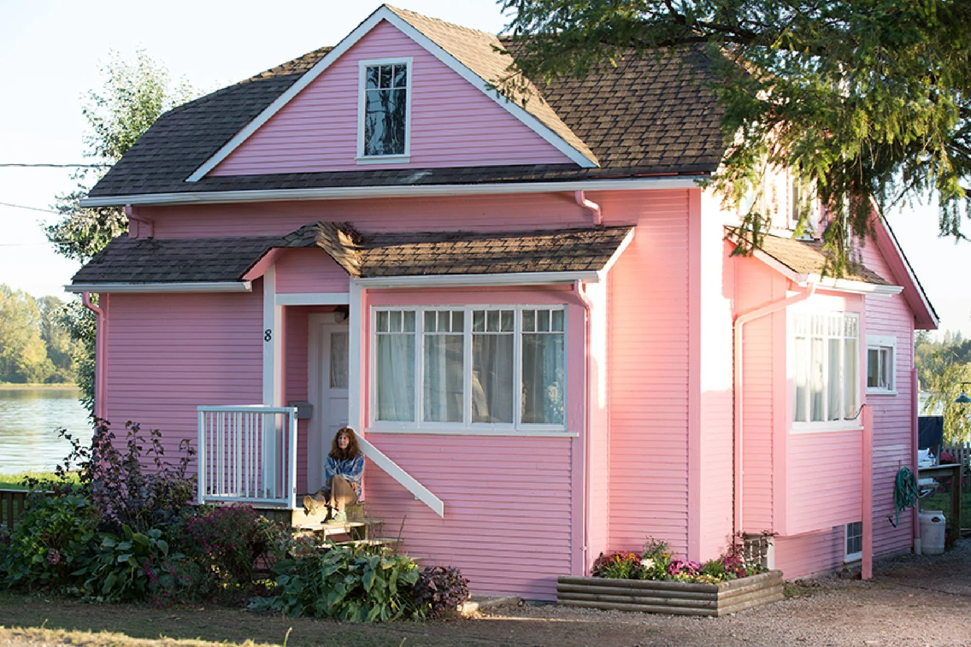 An Unlikely Meeting at the Little Pink House