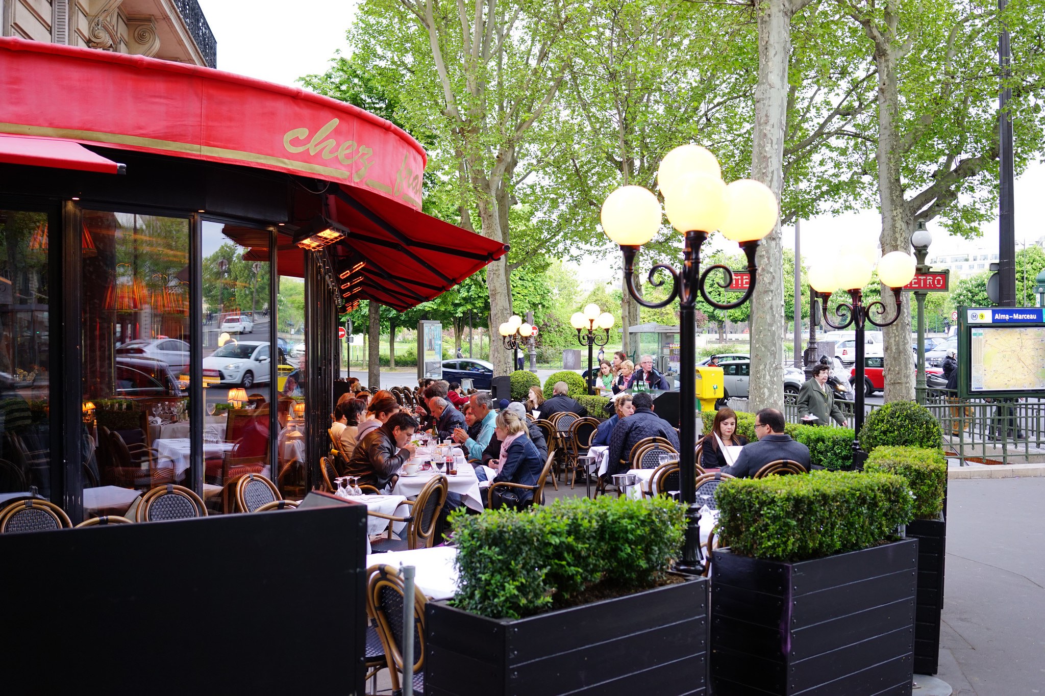 Public investment stimulating private investment in Paris. (Source: Dion Hinchcliffe via Flickr)