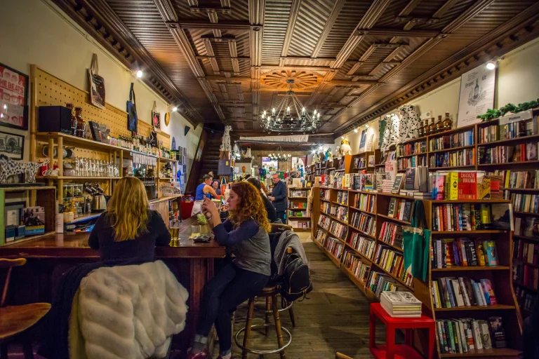 High Experience, Low Commitment: The Successful Urban Business Model Today