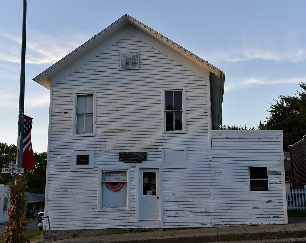 The former Audubon County courthouse in Exira. County population has fallen from 8,559 (1980) to 5,578 (2017). (Source: Jim Roberts)