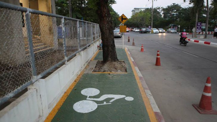 Don't be an idiot like the guys who built this bike lane. Test things out before you install them permanently. (Source: Bicycling.com )
