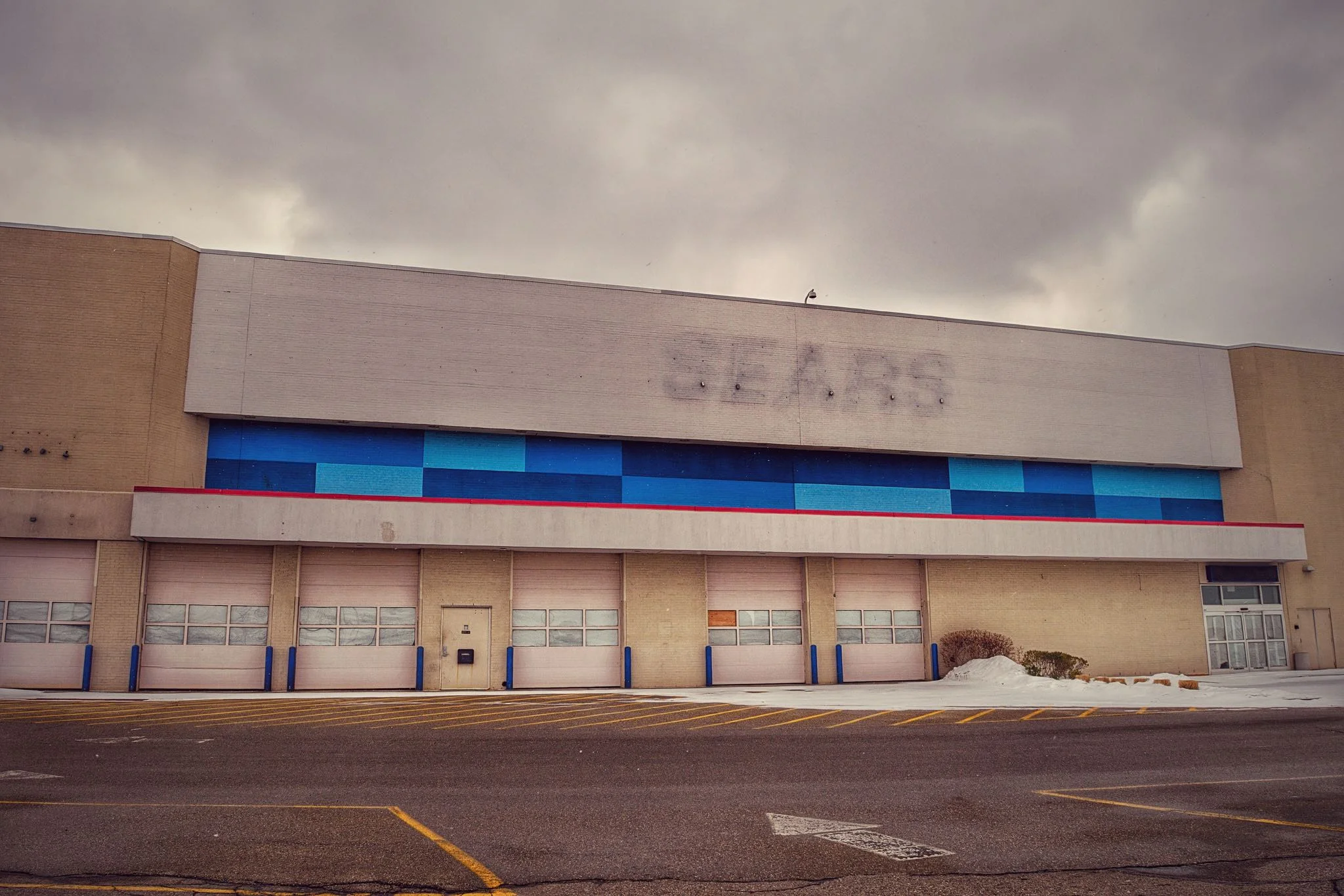Sears is one major U.S. retailer that has shuttered many stores. (Source: Nicholas Eckhart via Flickr )