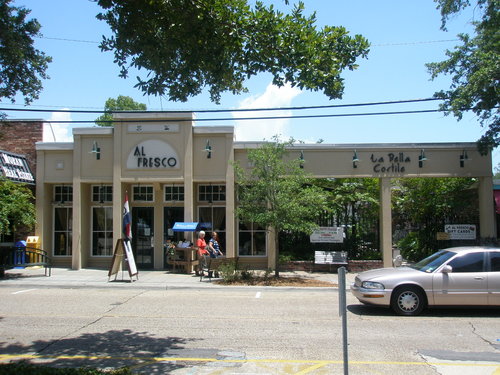 One-story urban retail streets