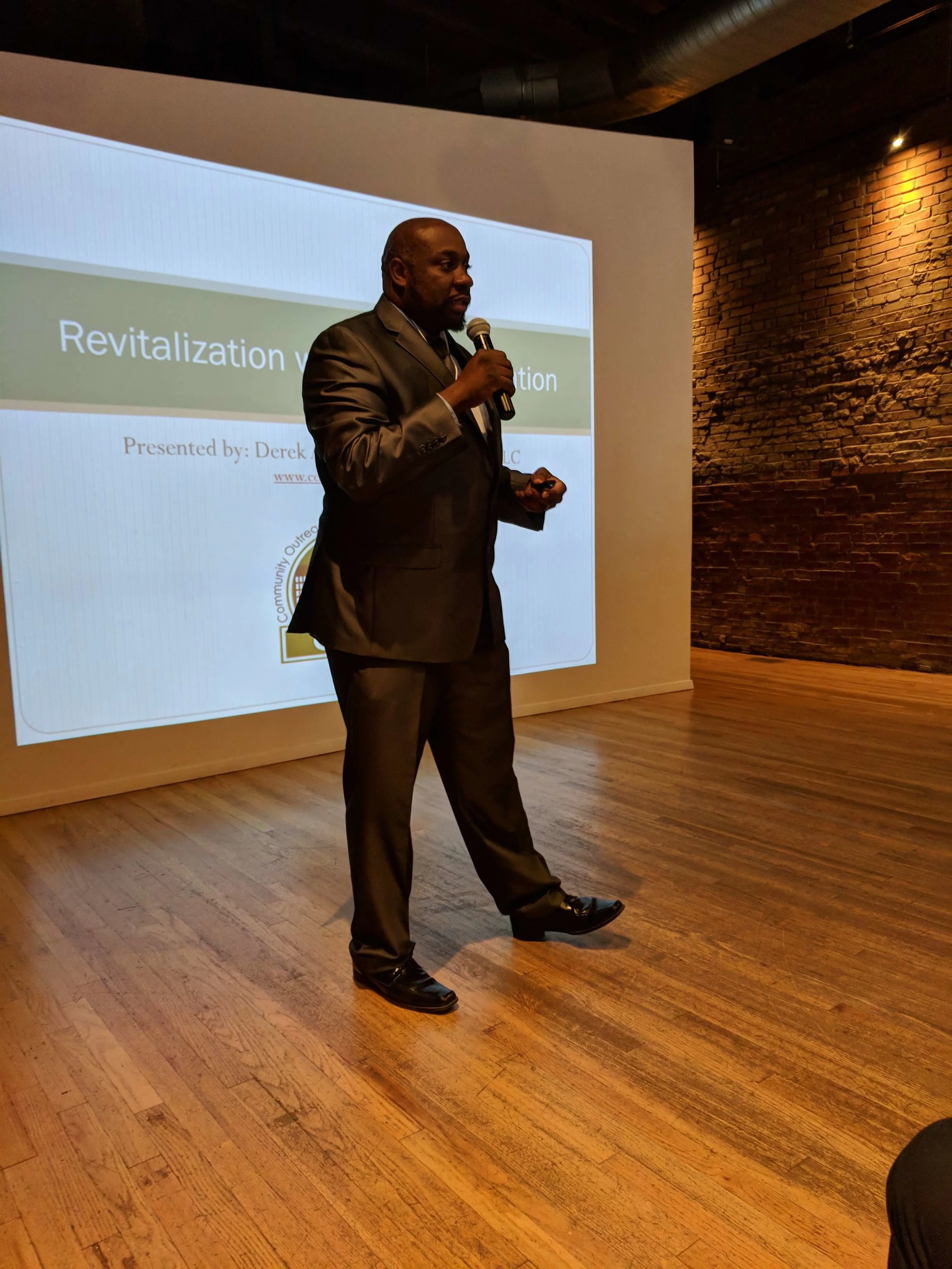 Derek Avery presenting at the Strong Towns North Texas Regional Gathering in 2018