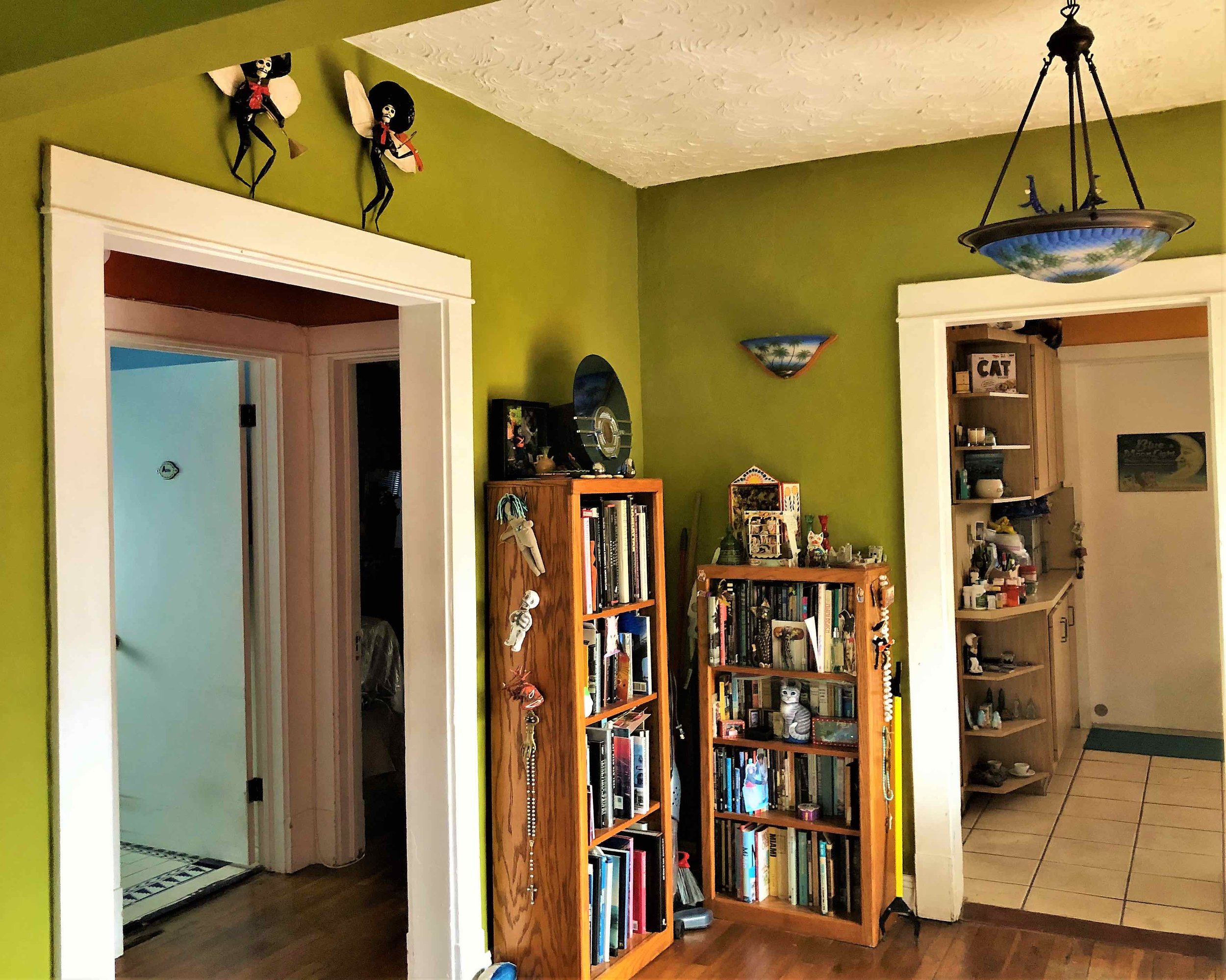  Beveled entrance connects hardwood living room to raised kitchen floor. Reacher sticks are good for each room. 