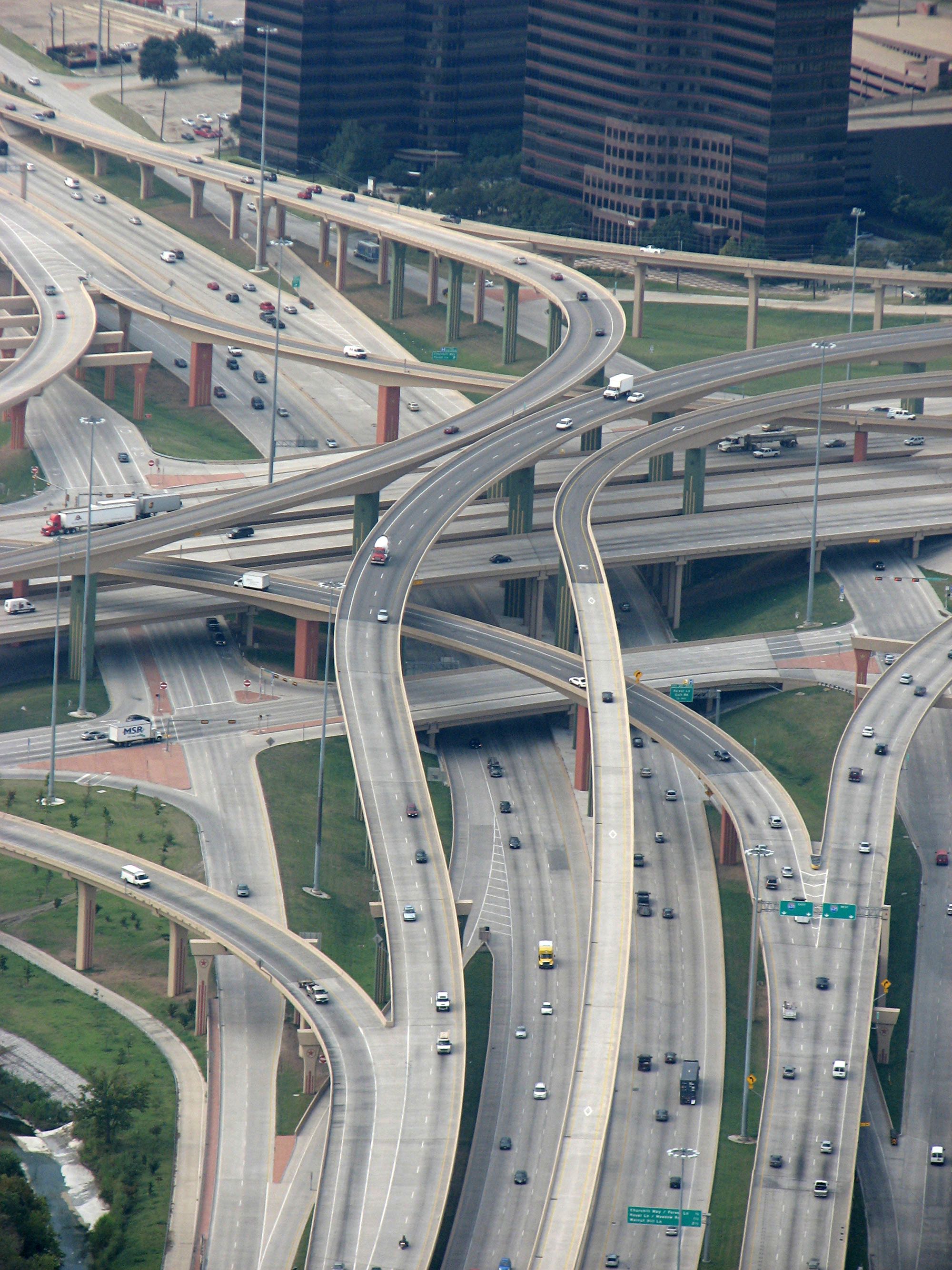Dallas’s infamous High Five interchange (Source: Wikimedia Commons)