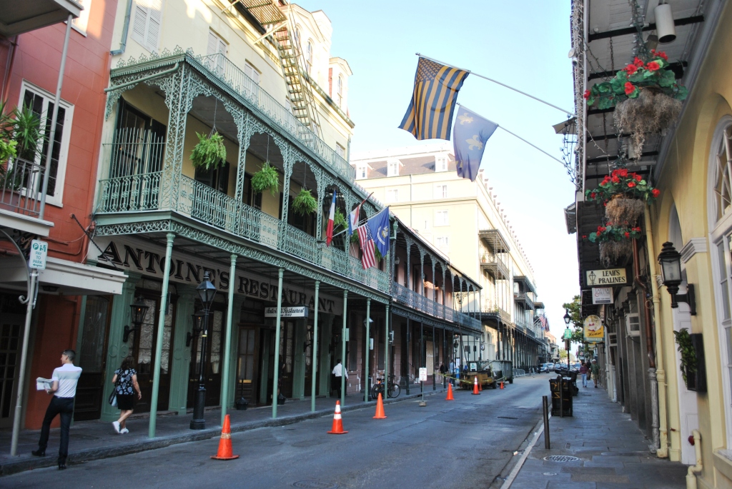 New Orleans French Quarter street. Image via Wikimedia Commons.