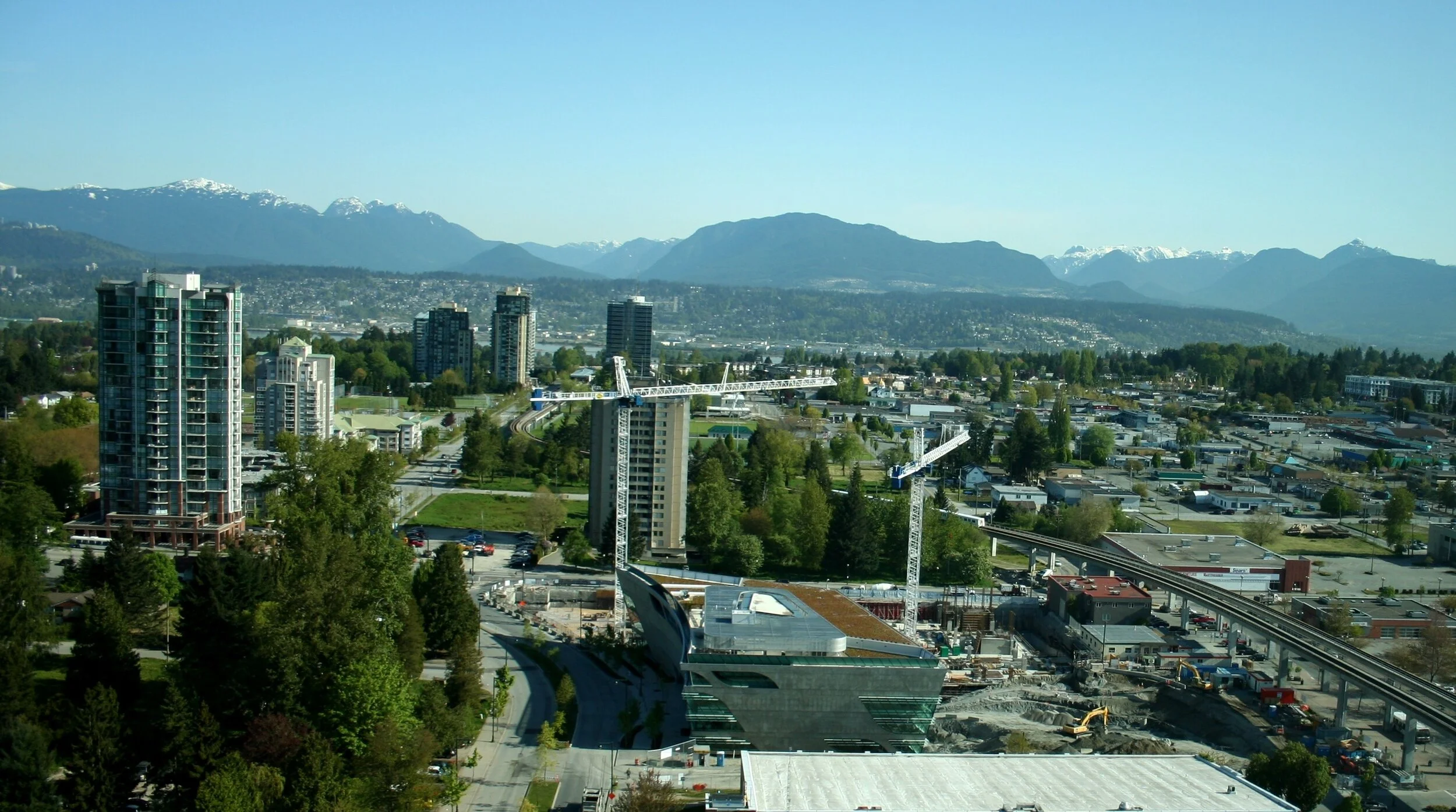 “Spiky” transit-oriented development rises amid low-rise suburbia, outside Vancouver, BC. (Source: Wikimedia Commons)