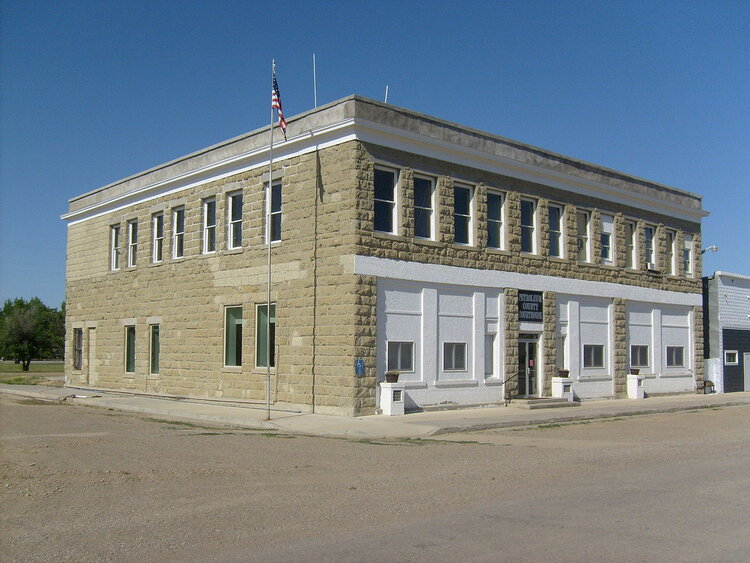 The Petroleum County Courthouse. Image via Wikicommons .