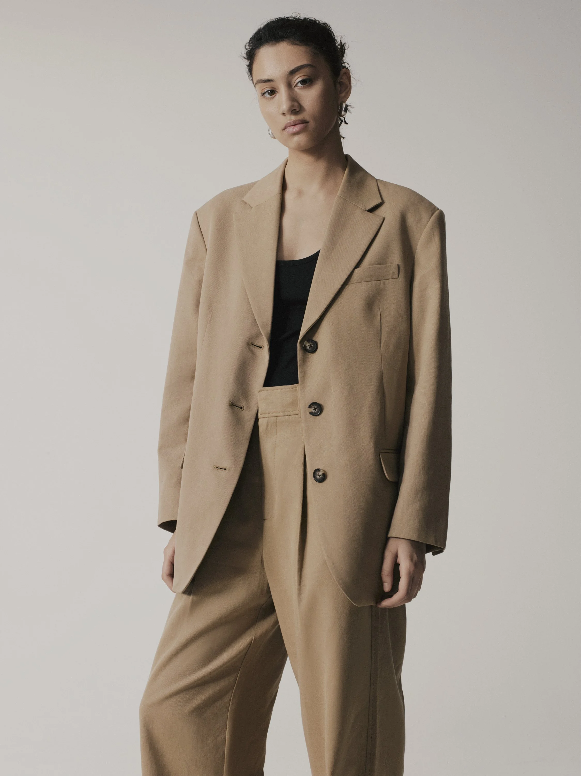 P910_JBR_Everlane_ModernEssentials_Shot_03_111_R1.jpg