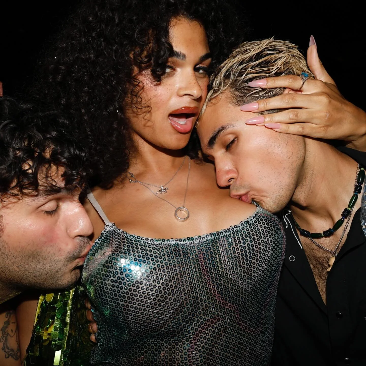 Underneath our Mistletoe 😜 See you a week from tomorrow ✨