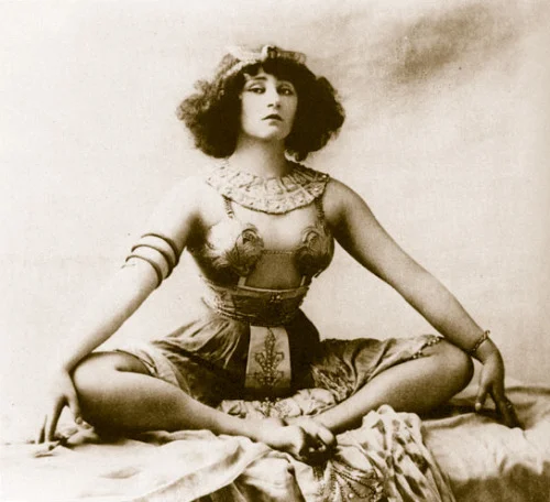 Colette for her Moulin Rouge pantomime, Rêve d’Égypte - Photography by Leopold Reutlinger c. 1907