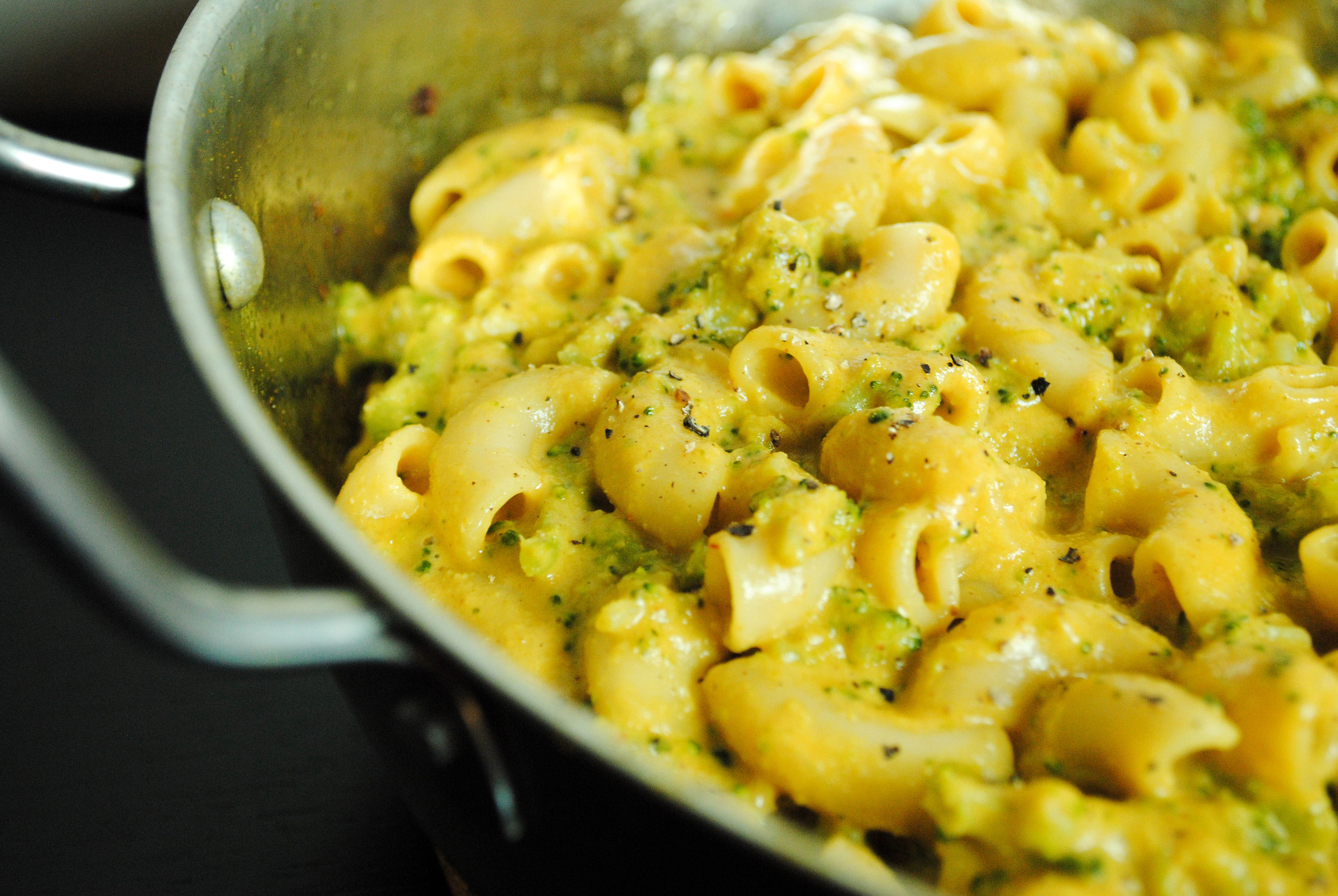 Spicy Vegan Mac 'n Cheese w/ Broccoli