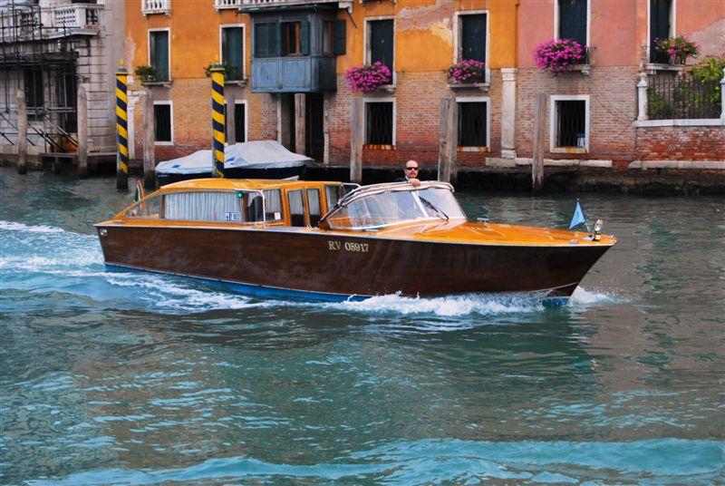 Motoscafo (water taxi)