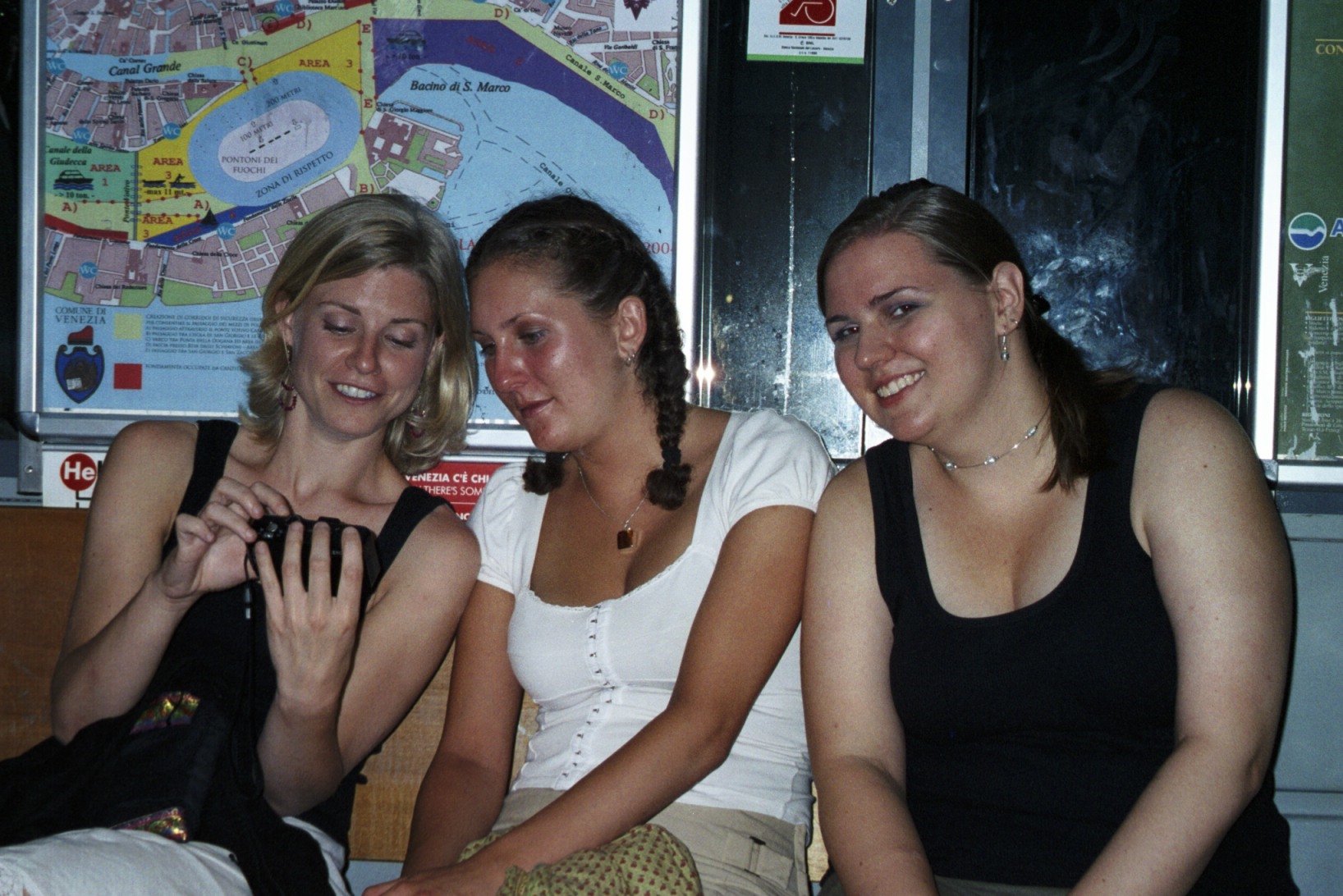 Allyson, Eileen, Nicole at Accedemia Vaporetto Station.jpg