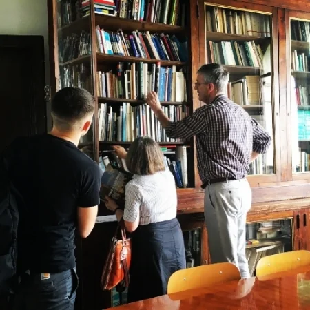 Professor Gisolfi adds her book to the Pratt in Venice library, June 2017
