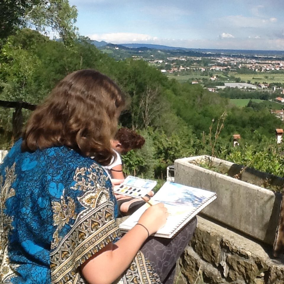 For #WatercolorWednesday, we&rsquo;re headed to #BassanoDelGrappa! High above the River #Brenta in #Bassano&rsquo;s Villaggio Sant&rsquo;Eusebio, Gigi and Luisa have hosted @prattinvenice for decades to an afternoon of #drawing and #painting in their
