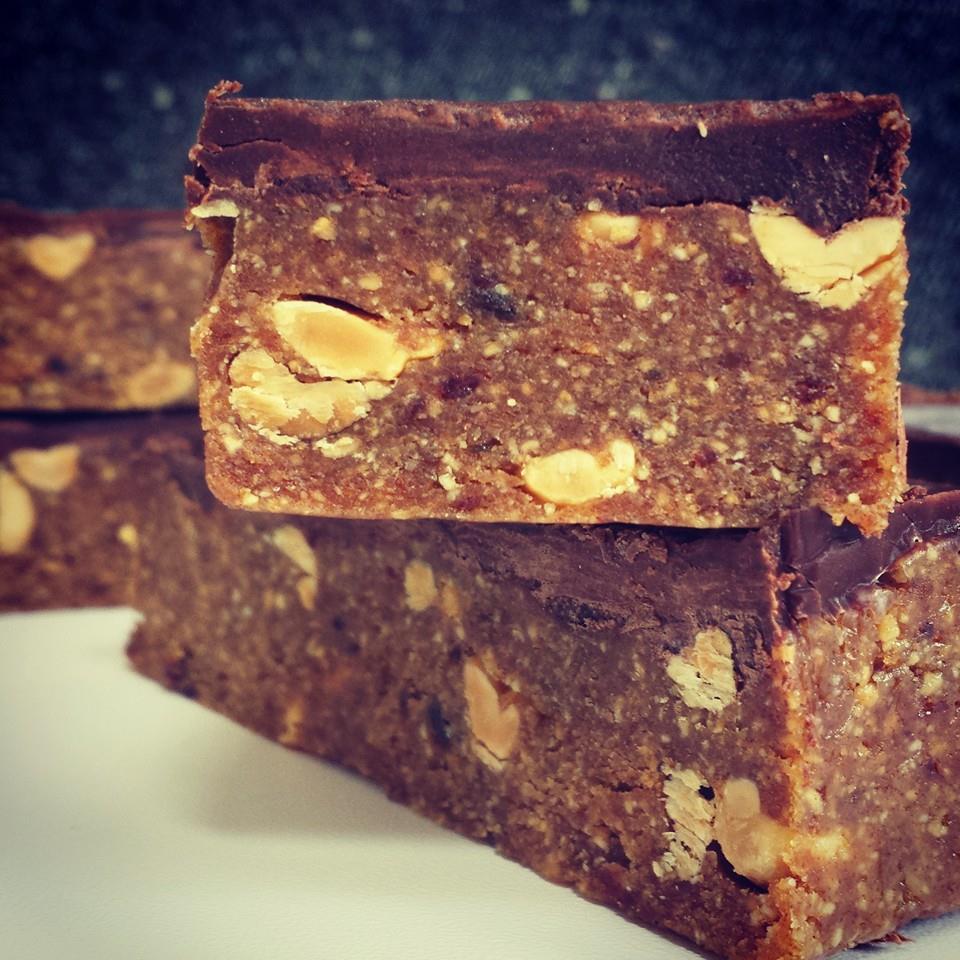 Roasted Peanut and Caramel Slice