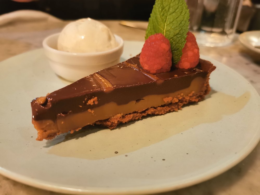 Cassio Lounge: Chocolate &amp; Raspberry Torte