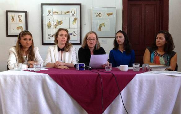 Febrero 2014 -Representantes de organizaciones internacionales (incluyendo la Directora Ejecutiva de GHRC, Kelsey Alford -Jones , segunda a la derecha) expresan su preocupacion acerca de la reducción del mandato de la Fiscal General Paz y Paz en una conferencia de prensa en la Ciudad de Guatemala . February 2014 -Representatives from international organizations (including GHRC Executive Director Kelsey Alford-Jones, second from right) express concerns about the reduction of Attorney General Paz y Paz’s term at a press conference in Guatemala City. Ver / See: Organizaciones Internacionales llaman a respetar el estado de derecho e instan a realizar procesos transparentes en las comisiones de postulación →