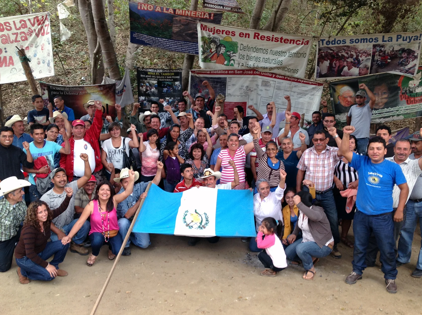 Representantes de GHRC apoyan las Comunidades en Resistencia en La Puya , 2014. Representatives of GHRC support the Communities in Resistance at La Puya, 2014. Ver también/See also the GHRC Special Report: The Peaceful Environmental Justice Movement at 'La Puya' →