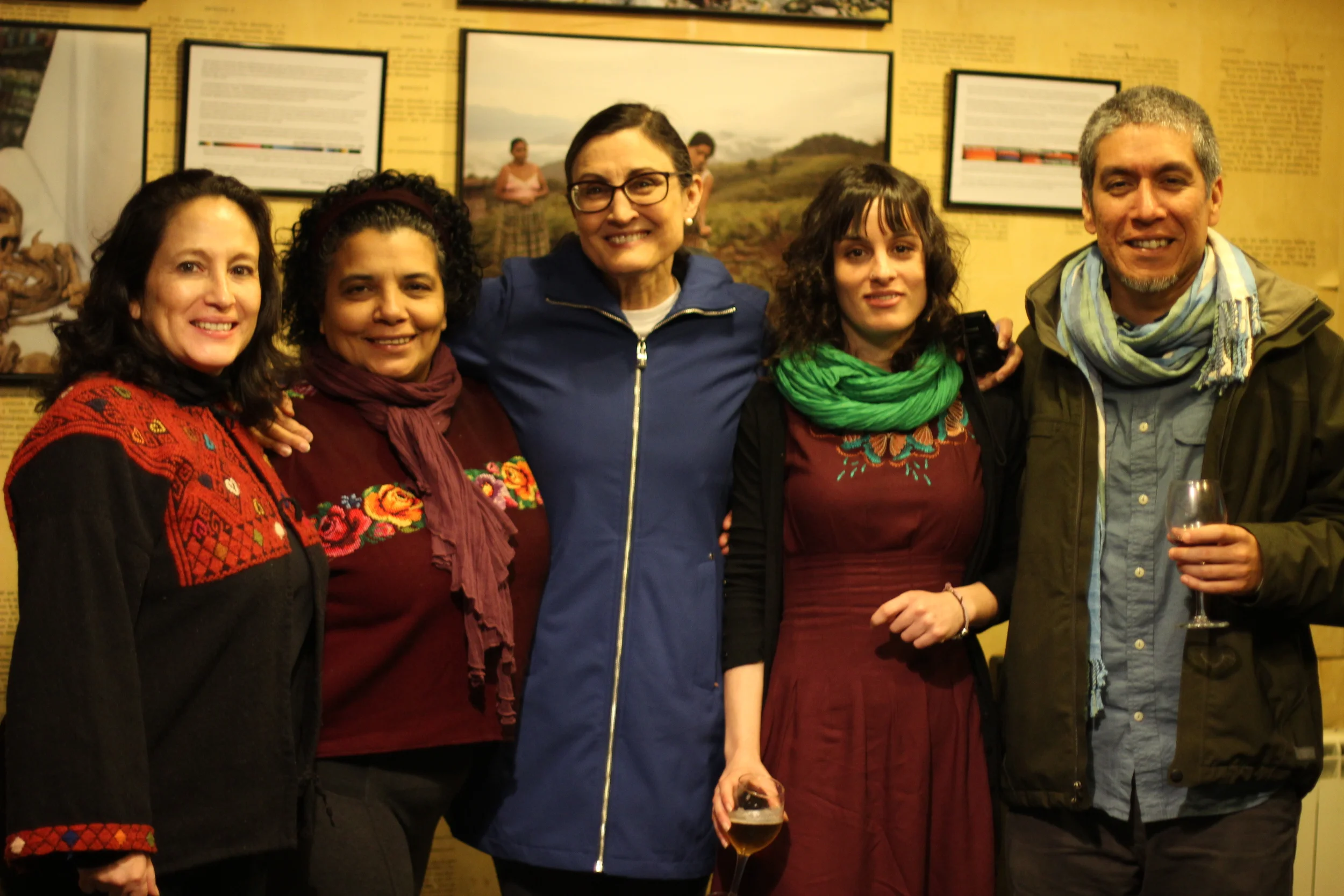 De derecha a izquierda:: James Rodriguez, Beatriz (Lagun Artean-Entreamigos), Jean-Marie Simon, Lucía Pinto y Ana Lucía Cuevas. From right to left: James Rodriguez, Beatriz (Lagun Artean-Entreamigos), Jean-Marie Simon, Lucía Pinto and Ana Lucía Cuevas.
