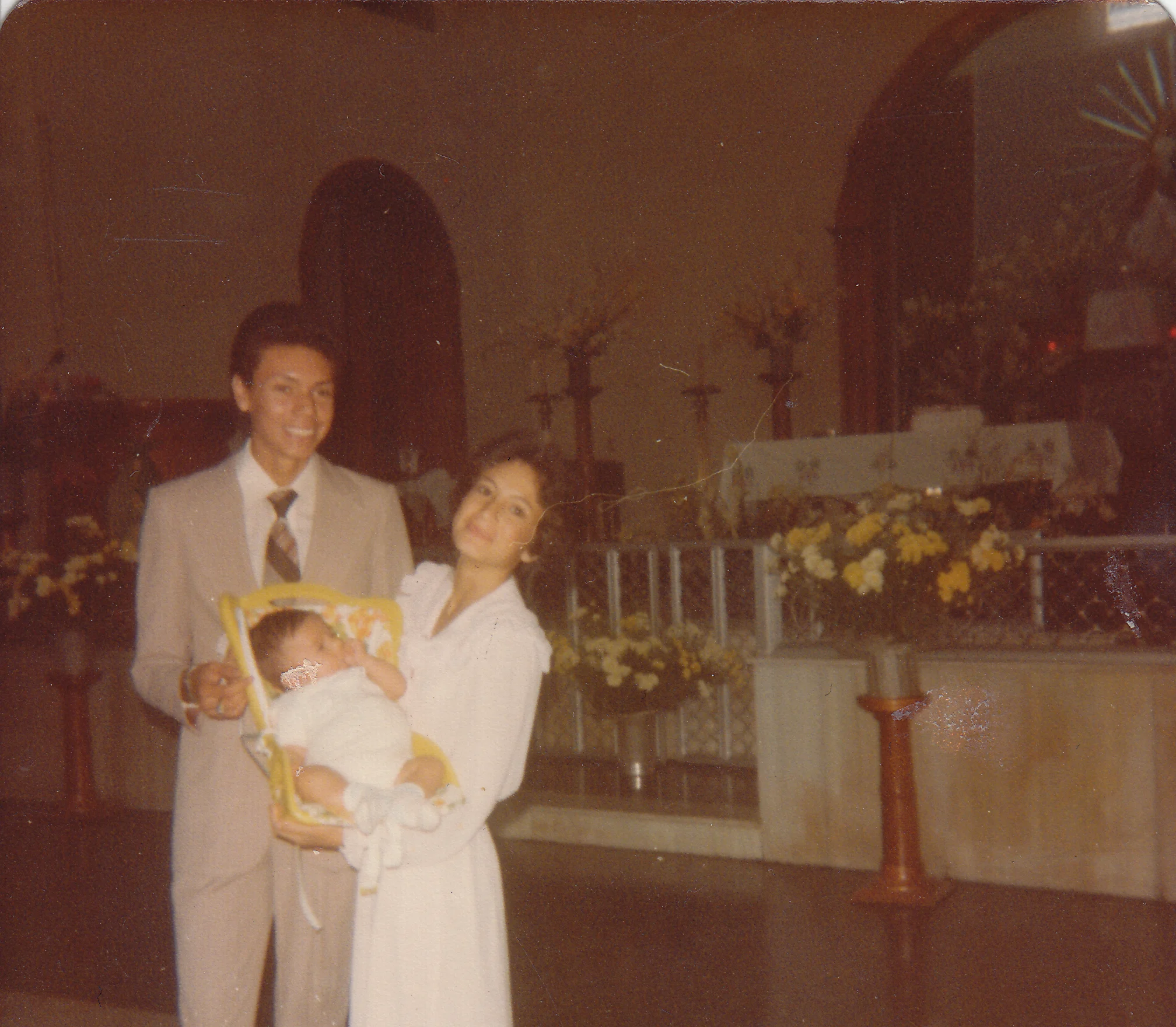 Maynor Godoy, (hermano de Rosario), Augusto Rafael y yo en el bautizo de Augusto. Guatemala. Maynor Godoy, (Rosario's brother), Augusto Rafael and me during the christening of Augusto. Guatemala.
