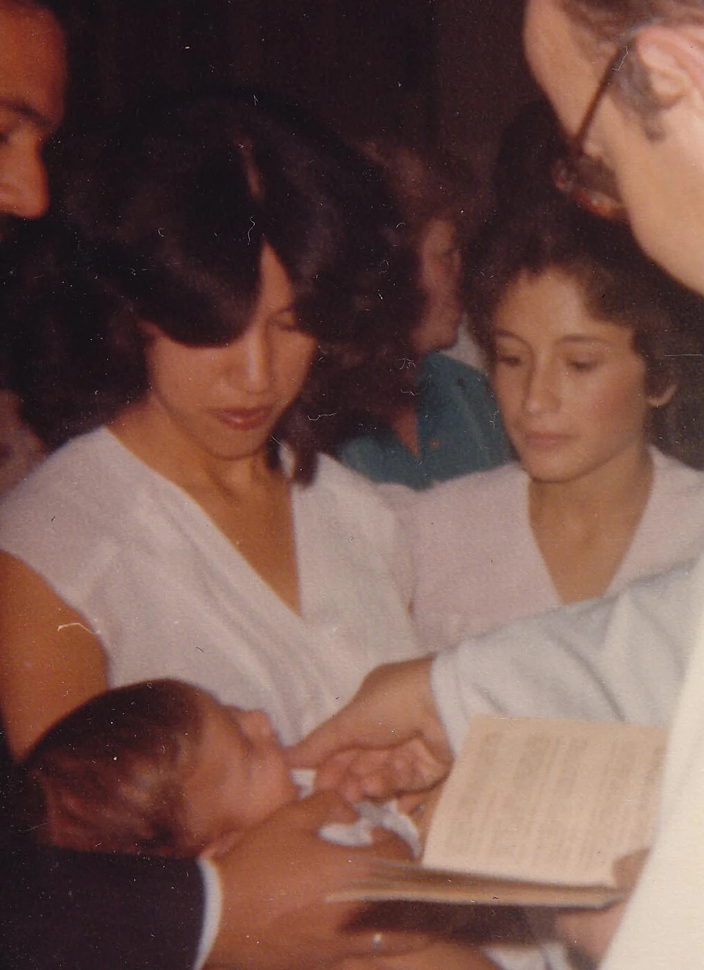 Mi hermano Carlos, Rosario y yo en el bautizo de Augusto. My brother Carlos, Rosario and me during Augusto's christening.