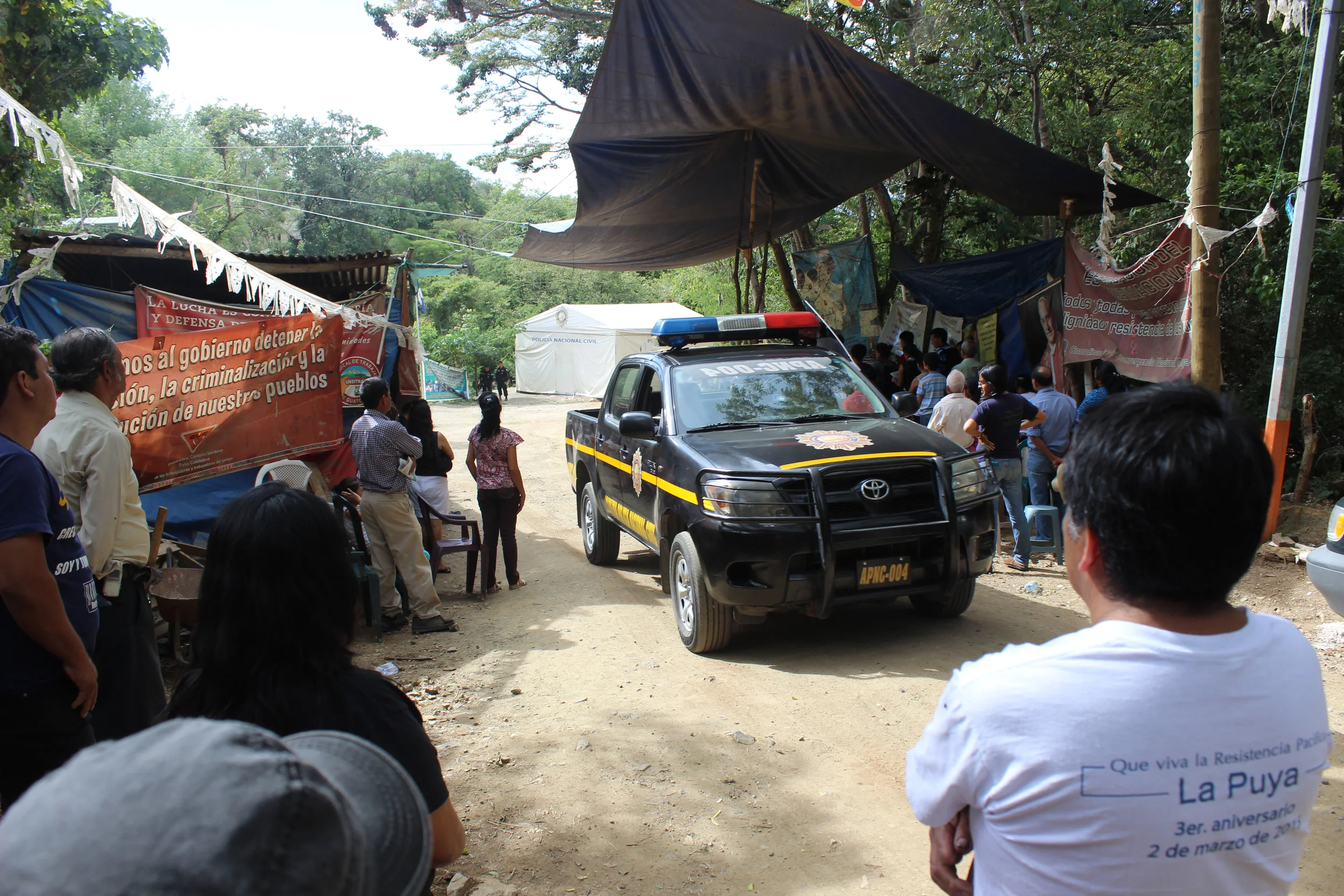 La Puya - Intimidación y Resistencia /  La Puya - Intimidation and Resistance