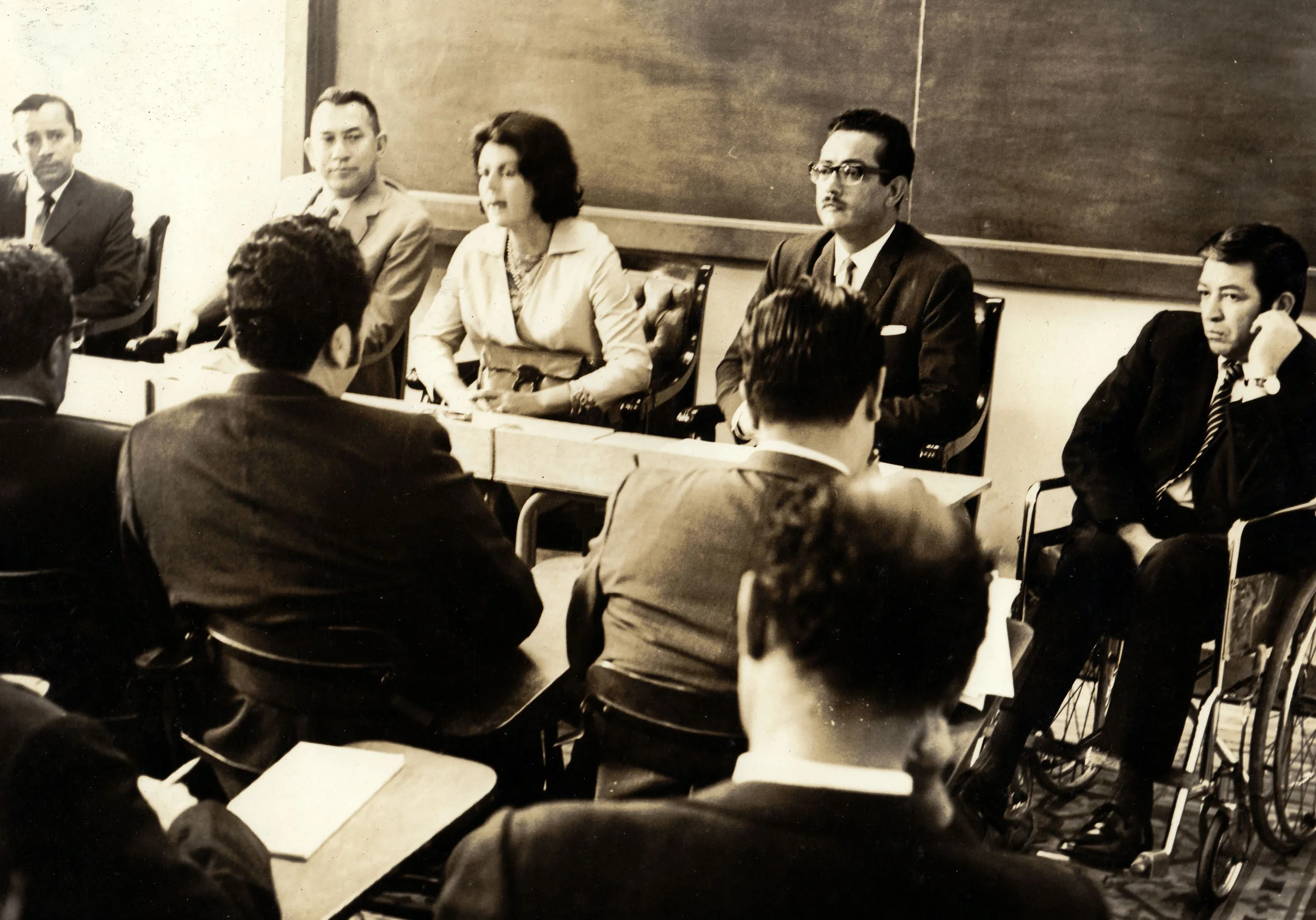 Rafael Cuevas de Cid junto a su colega y amigo Adolfo Mijangos López, (asesinado en enero de 1971) Rafael Cuevas del Cid with, to his left, his colleague and friend Adolfo Mijangos Lopez (assassinated in January 1971)