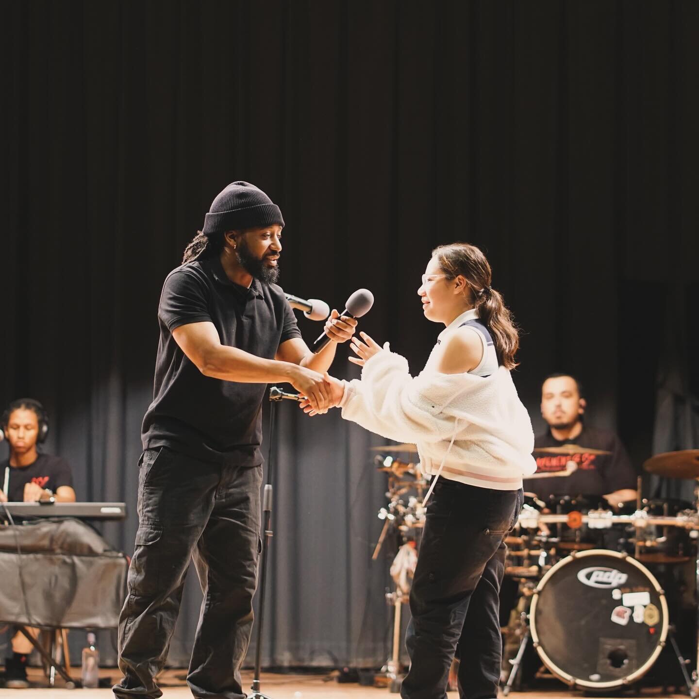 Thank you for having us @sdbellmiddleschool  @bellmiddlemusic  your hospitality was incredible! We loved getting to know your students and had a blast putting together this show! Here are some photos of @natehowardbe  encouraging kids to tell us who 