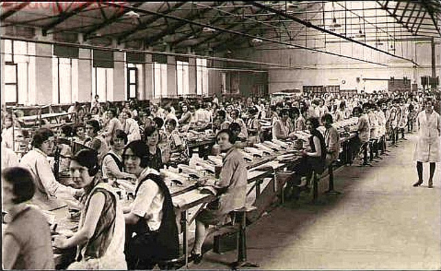 Liverpool Postcard - Dunlop's Shoe Factory, Walton, c 1930s.jpg