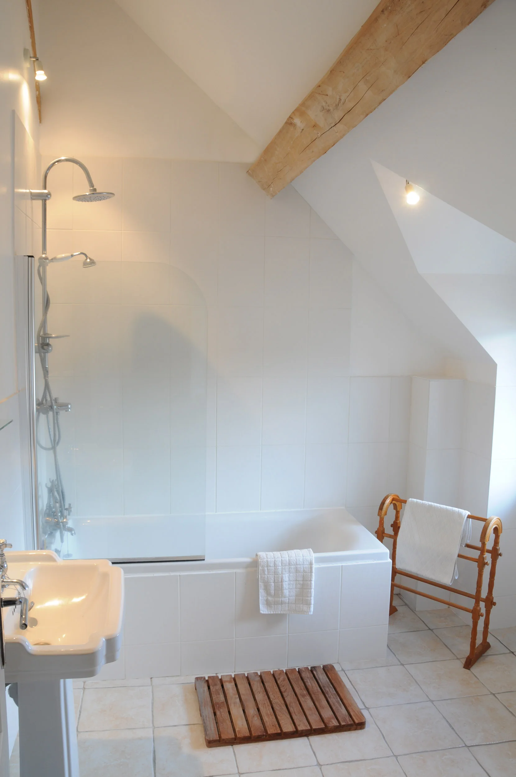 Salle de bain 1er étage Arc des Anges