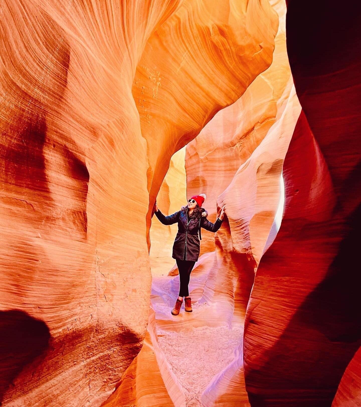 In awe of the mesmerizing sandstone waves at Antelope Canyon. 🥺🧡 Tour by the Navajo Nation 
📸: @fanyphania 

#lowerantelopecanyon #antelopecanyon #arizona #canyon