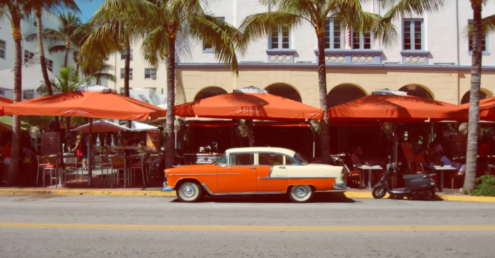 MOTLEY_MIAMI_car.jpg